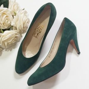 Ferragamo • Green Pumps